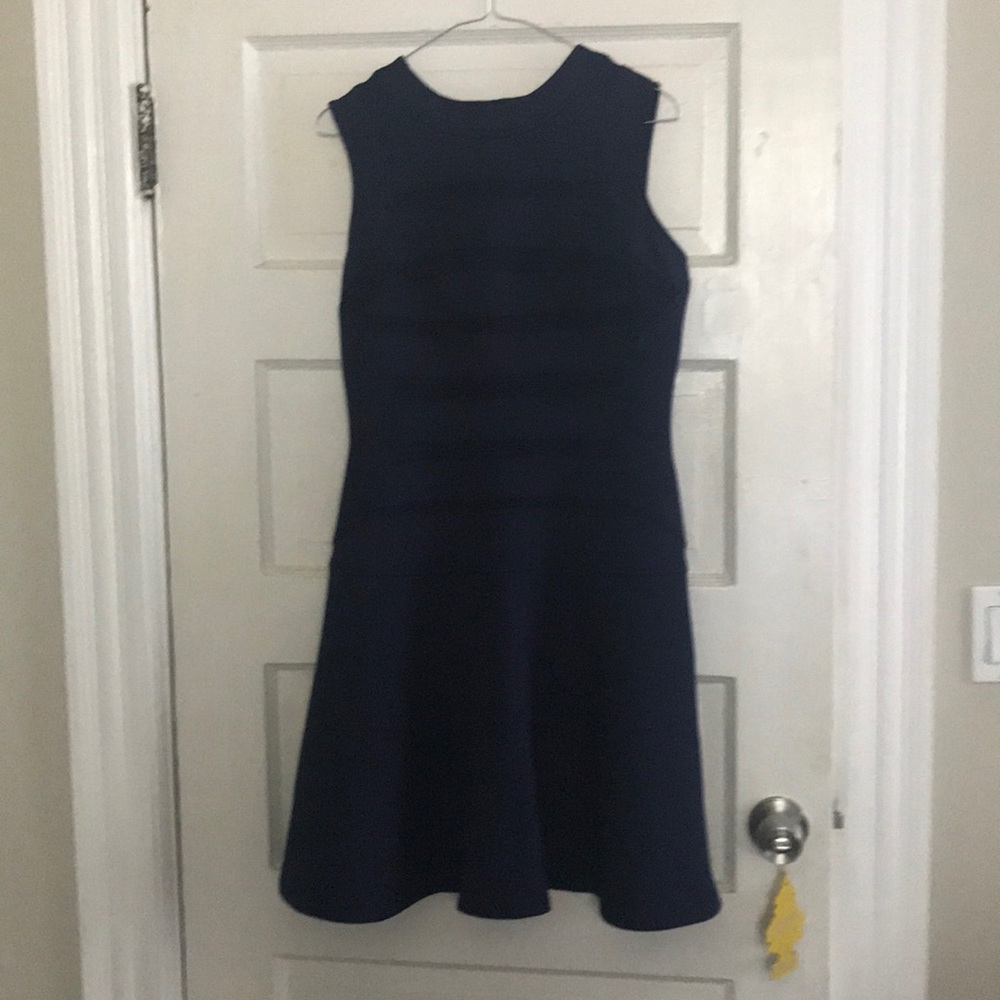 woman’s navy blue dress